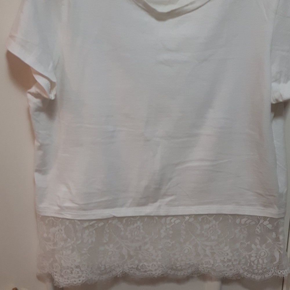 🛍️ White t shirt with lace underlay - Picture 2 of 5